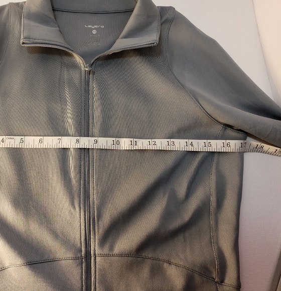 Layers grey Womans Sporty workout Jacket. Size xs. - Picture 3 of 6